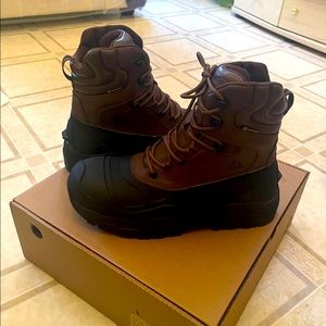 Mammoth IV - Work boots with safety toe and waterproof.